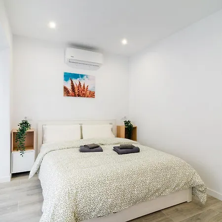 Salatan Apartments, Plaza Paris