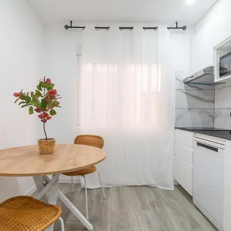 Salatan Apartments, Plaza Paris Apartment Lloret de Mar