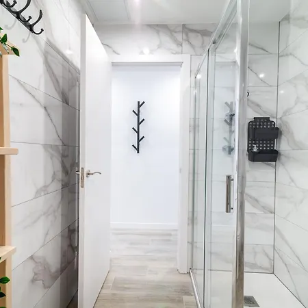 Salatan Apartments, Plaza Paris