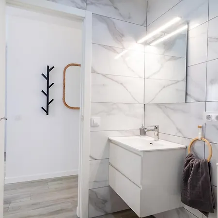 Salatan Apartments, Plaza Paris