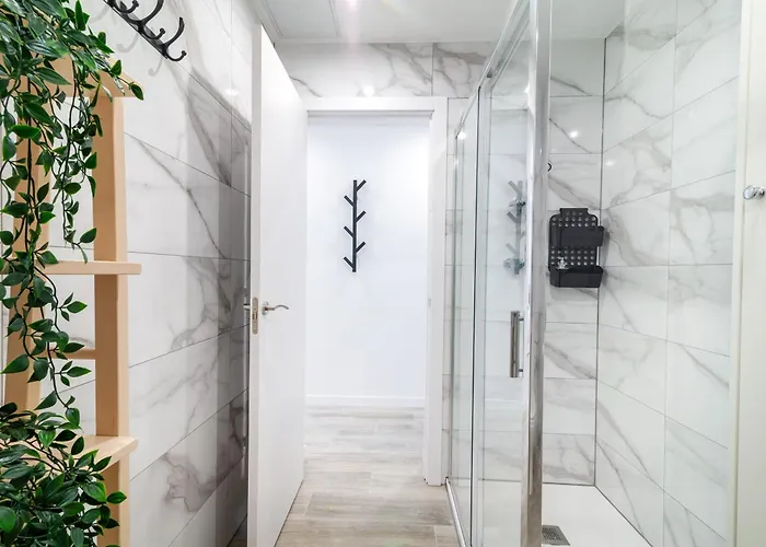 Salatan Apartments, Plaza Paris