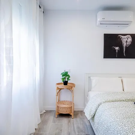 Salatan Apartments, Plaza Paris * Λορέτ Ντε Μαρ