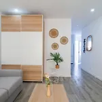 Salatan Apartments, Plaza Paris Апартаменти