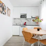 Salatan Apartments, Plaza Paris Льорет-де-Мар