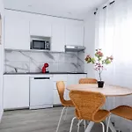 Salatan Apartments, Plaza Paris Апартаменти