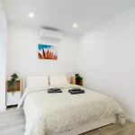 Salatan Apartments, Plaza Paris