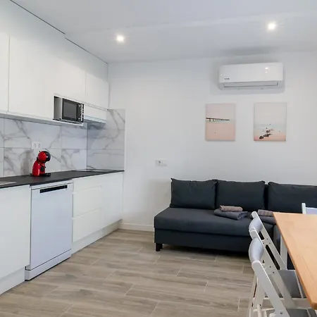 Salatan Apartments, Plaza Paris Apartament Lloret de Mar