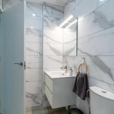 Salatan Apartments, Plaza Paris Apartment *