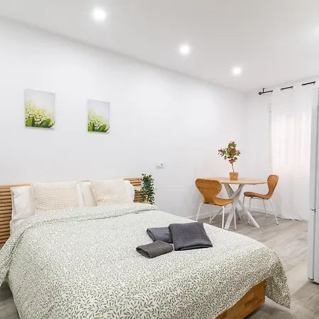 Daire Salatan Apartments, Plaza Paris