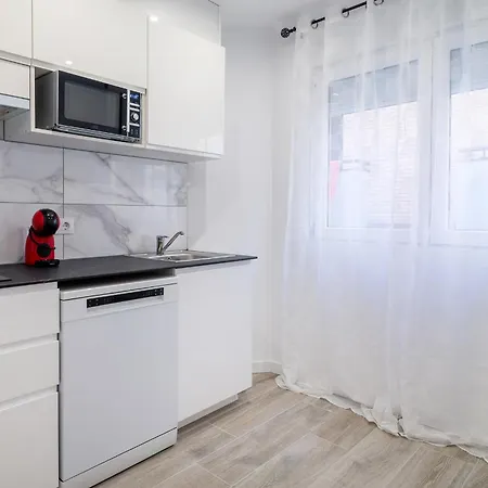 Salatan Apartments, Plaza Paris Daire *