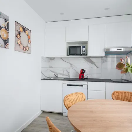 Salatan Apartments, Plaza Paris