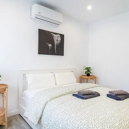 Daire Salatan Apartments, Plaza Paris