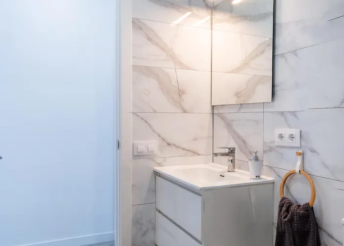 Salatan Apartments, Plaza Paris Апартаменти