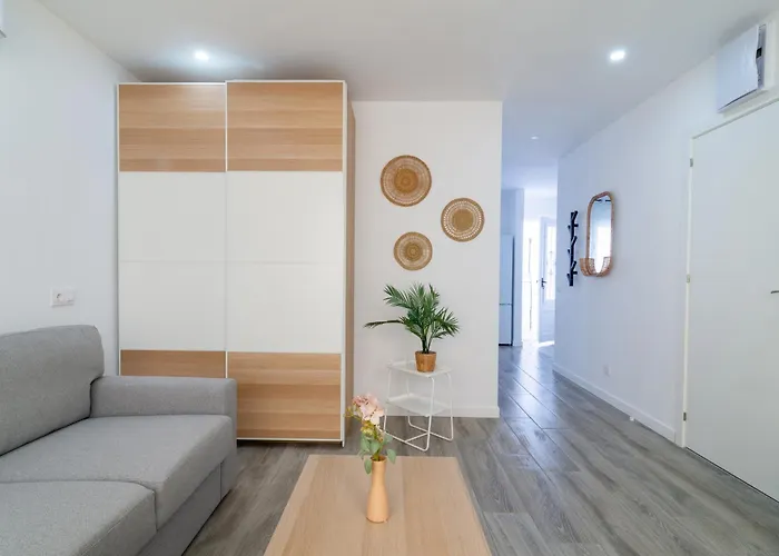 Salatan Apartments, Plaza Paris Апартаменти