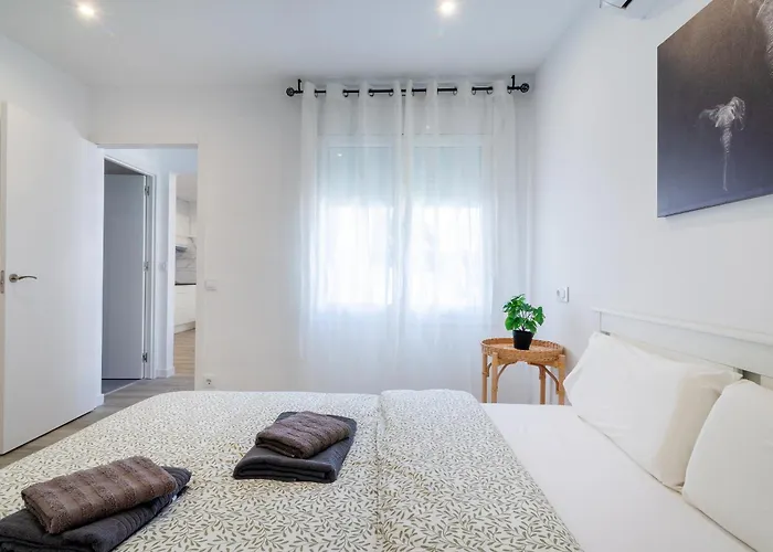 Апартаменти Salatan Apartments, Plaza Paris Льорет-де-Мар