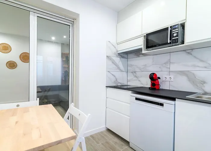 Salatan Apartments, Plaza Paris Льорет-де-Мар