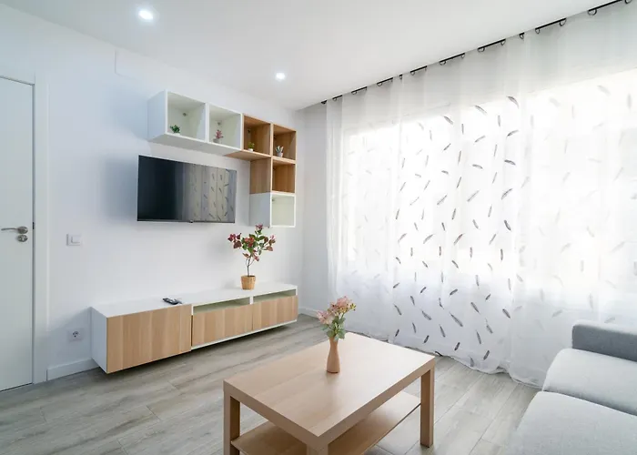 Salatan Apartments, Plaza Paris Апартаменти *