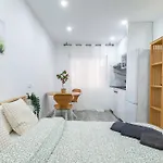 Salatan Apartments, Plaza Paris *