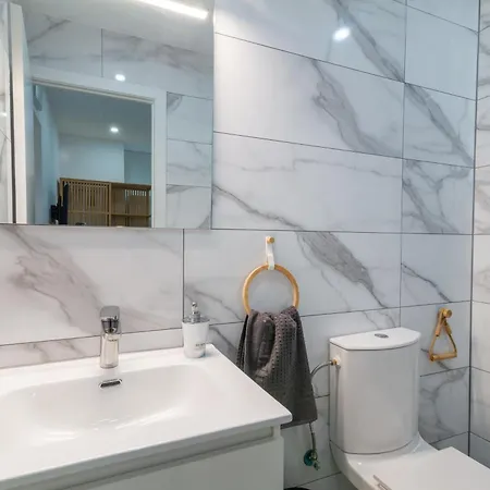 Salatan Apartments, Plaza Paris 아파트 료렛 드 마르