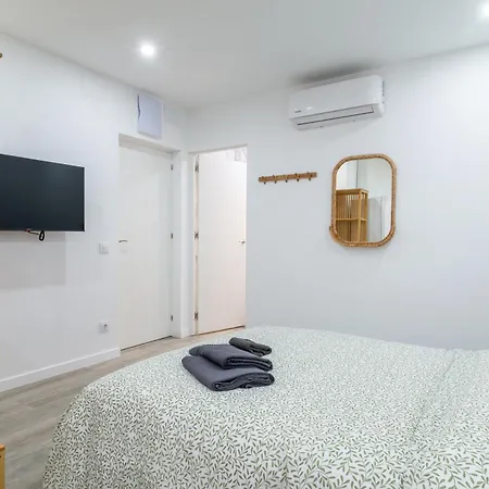 Salatan Apartments, Plaza Paris * 료렛 드 마르