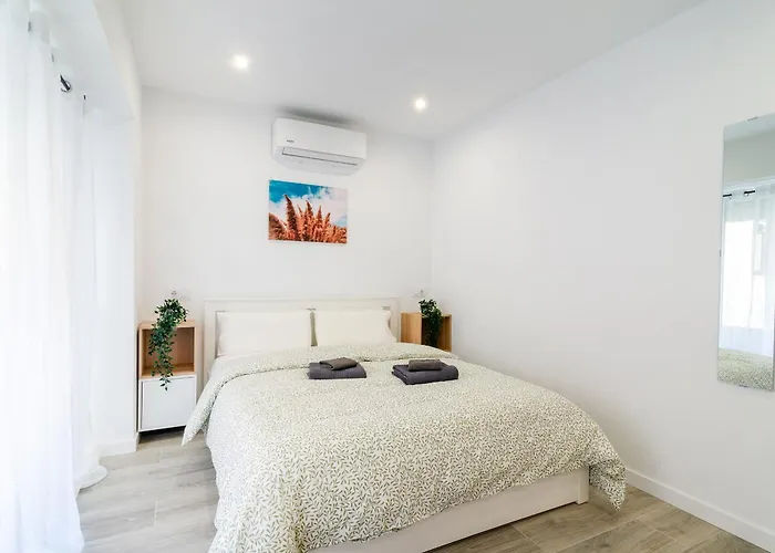 Salatan Apartments, Plaza Paris