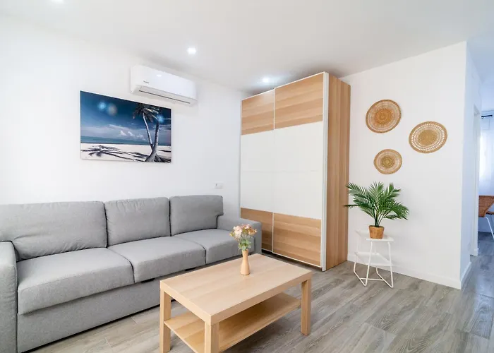 Salatan Apartments, Plaza Paris Lloret de Mar